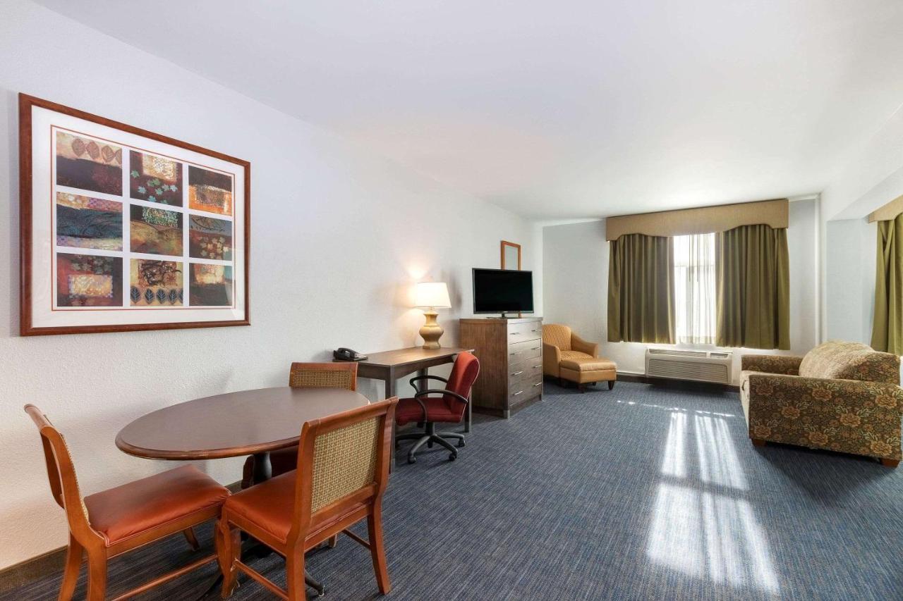 La Quinta By Wyndham Omaha Airport Downtown Hotel Carter Lake Exterior foto